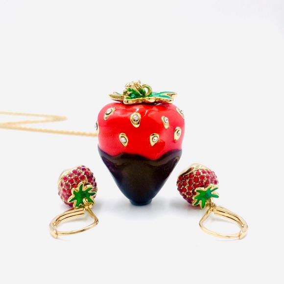 ‼️SOLD‼️ Kate Spade Outside the Box Strawberry Earrings - Picture 8 of 8